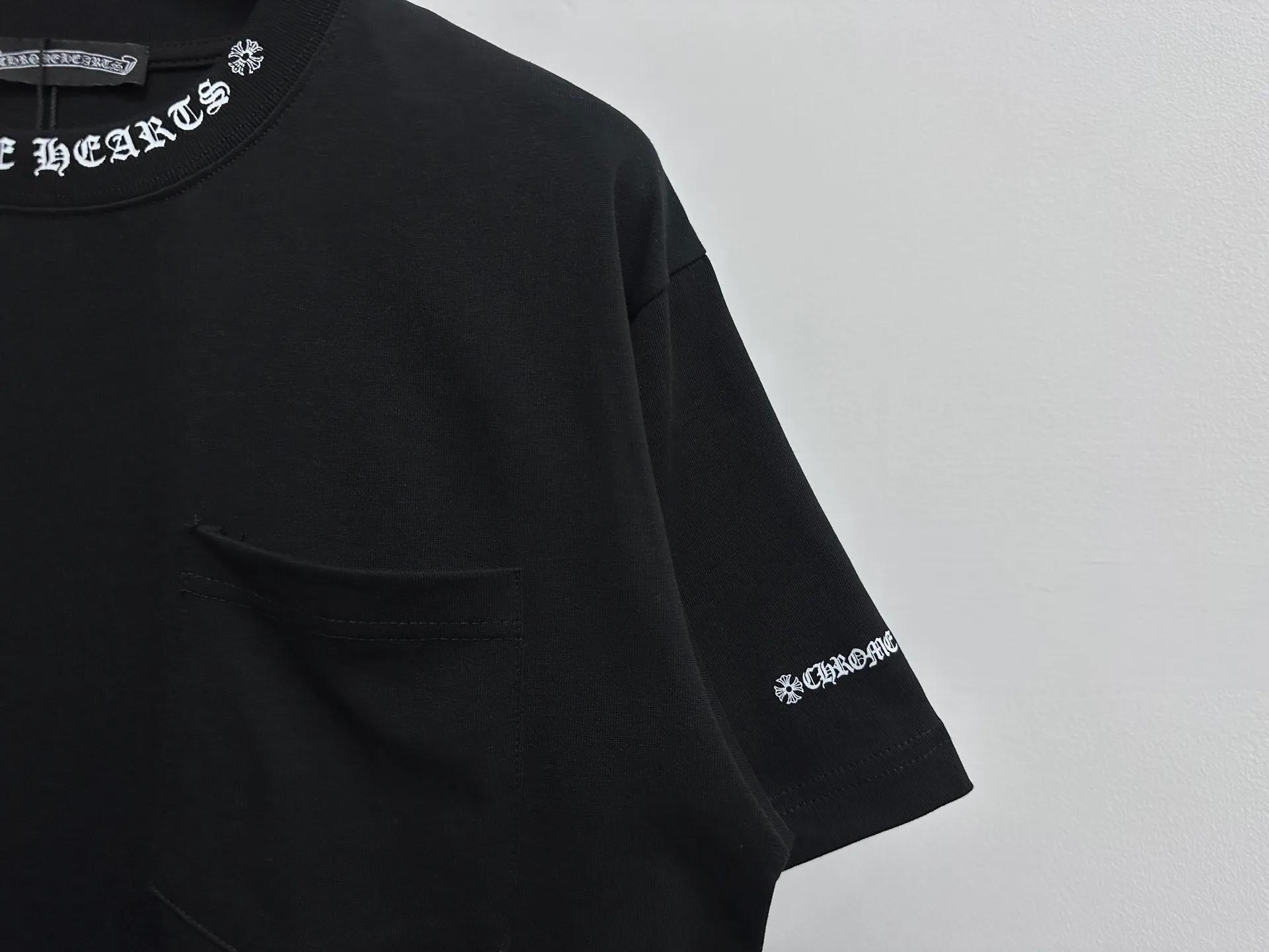 🅿️170 [Chrome heart*] Chrome heart ch 25ss early spring new style Sanskrit pocket short sleeves ·280g 100% cotton double yarn jersey fabric ·Special thickened 32 pieces of double-strand 1x1 thread in the same cylinder custom dyeing ·Double-needle stitching and cross-stitching technology ·Original main mark washed tag Color: black white Size: XS-L